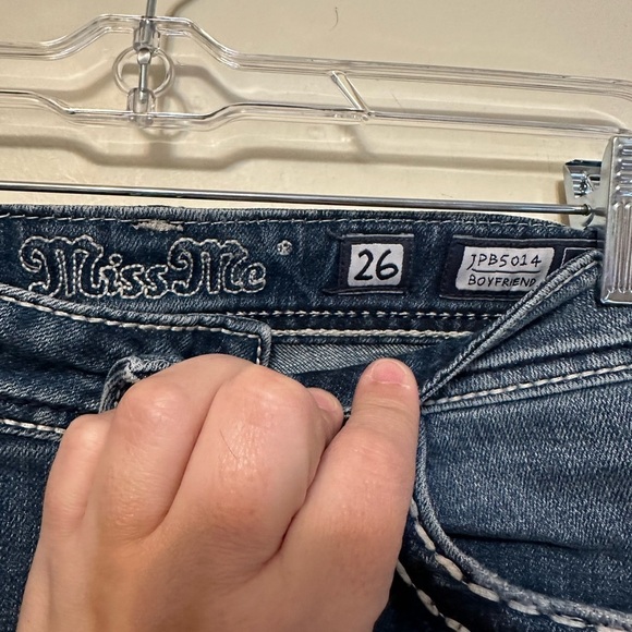 Miss‎ Me Boyfriend Size 26 Jeans Thick Stitching Distressed Cuffed Bling - Picture 2 of 4
